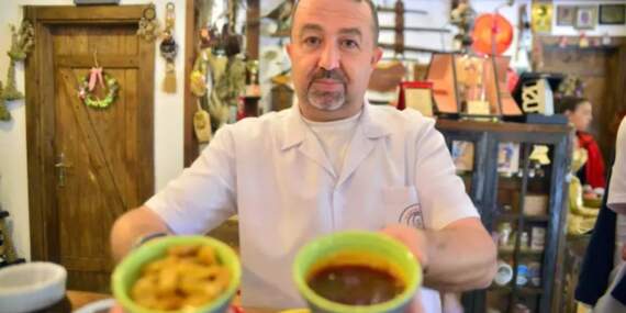 Mangalda biber közlerken buldu, hemen işe koyuldu! Kimsenin aklına gelmezdi ama o taleplere yetişemiyor