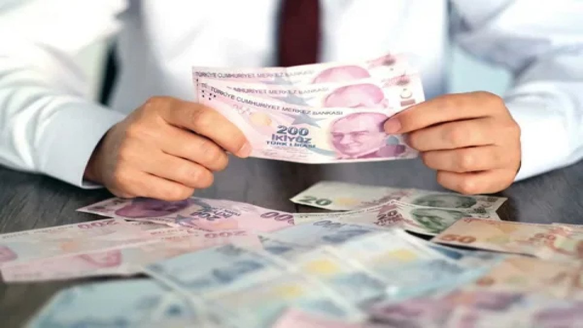 Kamu işçilerine üçüncü ve son zam teklifi: İlk 6 aya yüzde 24