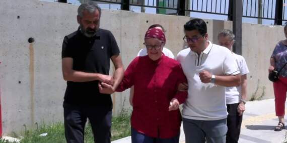 Murat Çalık’ın annesi hastane bahçesinde nöbette: Feryadımı duyun