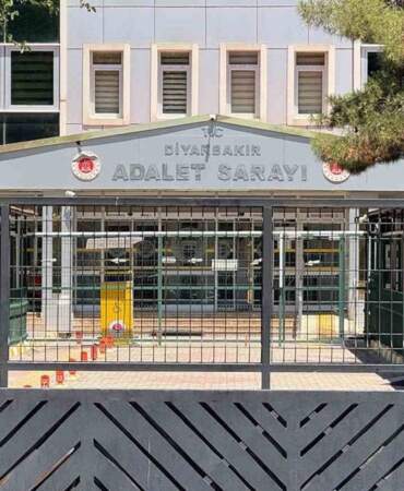 Diyarbakır’da ağabeyin kardeşlerine hayvan dışkısı yedirdiği iddiası… Adli kontrol kararıyla serbest bırakıldı
