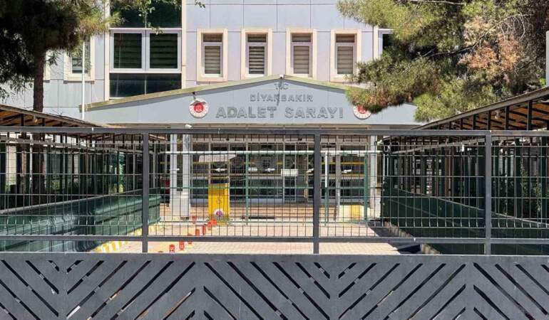 Diyarbakır’da ağabeyin kardeşlerine hayvan dışkısı yedirdiği iddiası… Adli kontrol kararıyla serbest bırakıldı