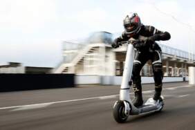 Elektrikli scooter ile Guinnes Dünya Rekoru kıracaklar! Saatteki hızı 160 kilometre: Fiyatı da belli oldu