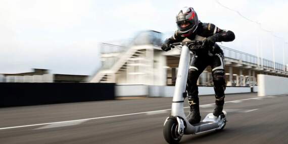 Elektrikli scooter ile Guinnes Dünya Rekoru kıracaklar! Saatteki hızı 160 kilometre: Fiyatı da belli oldu
