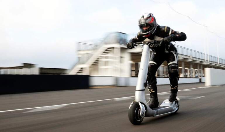 Elektrikli scooter ile Guinnes Dünya Rekoru kıracaklar! Saatteki hızı 160 kilometre: Fiyatı da belli oldu