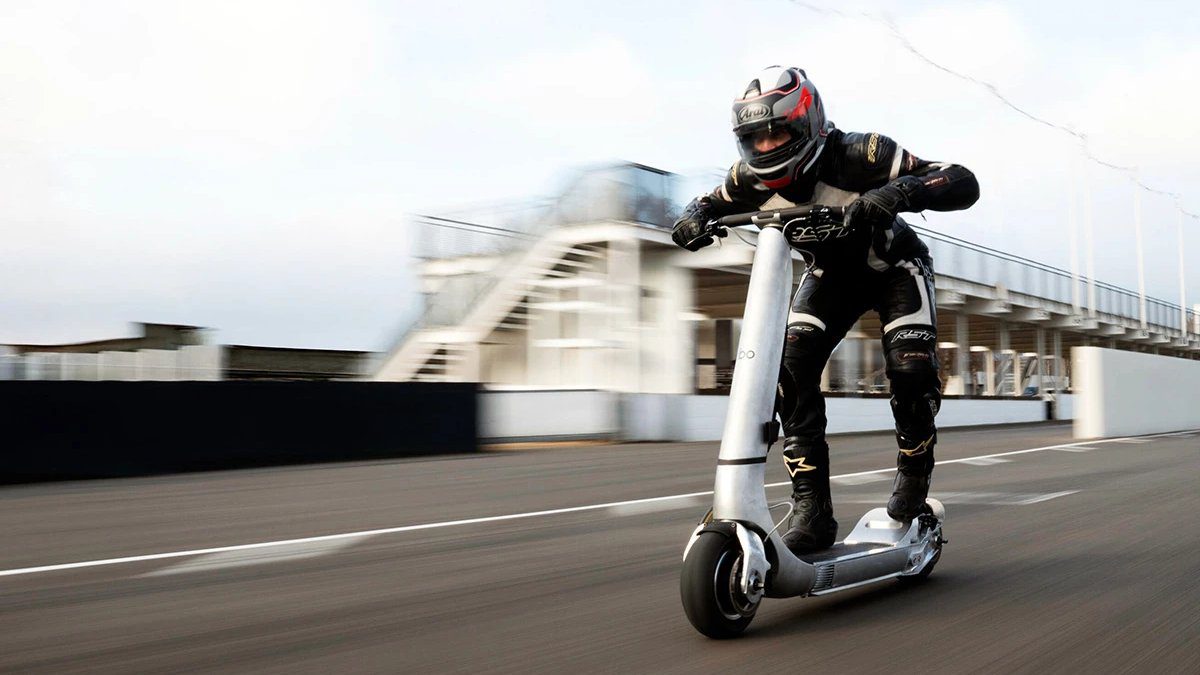 Elektrikli scooter ile Guinnes Dünya Rekoru kıracaklar! Saatteki hızı 160 kilometre: Fiyatı da belli oldu