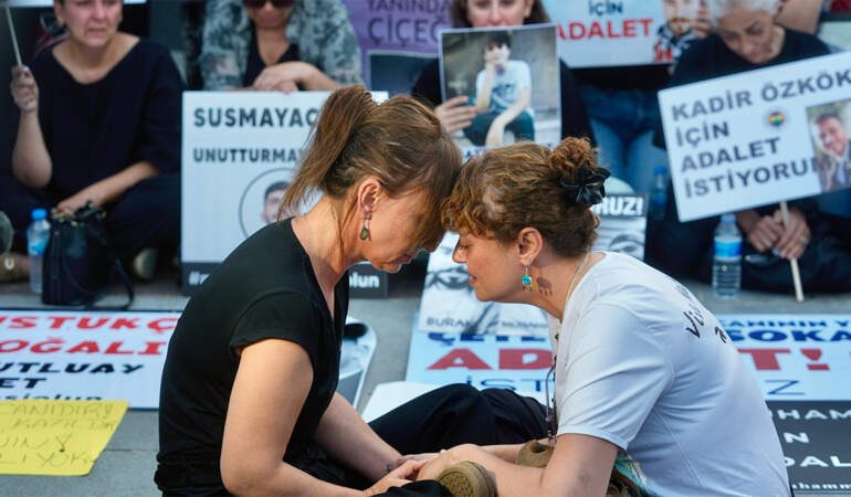 Bakırköy’de yürek yakan adalet nöbeti: Anneler ses yükseltti