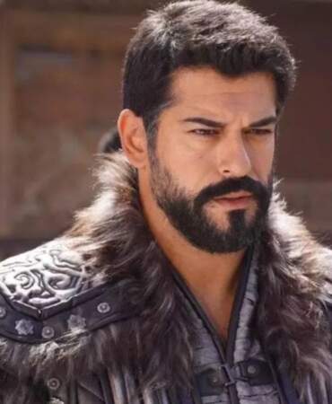 Burak Özçivit Kuruluş Osman’a veda etti: “6 yıllık emeğe teşekkür ederek ayrılıyorum”