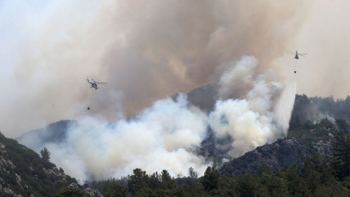 5 ildeki yangınları söndürme çalışmaları devam ediyor: Bakan Yumaklı’dan ziyaret