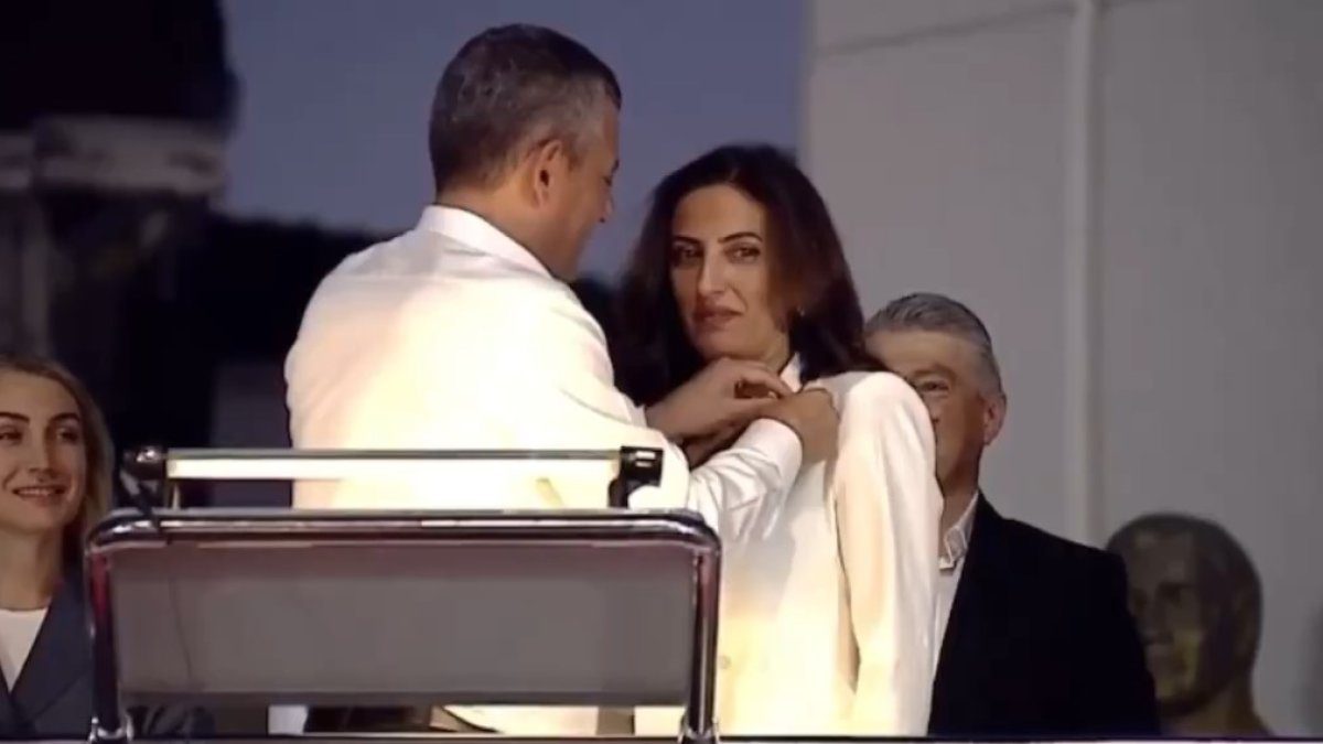 İki milletvekili Bakırköy’deki mitingde CHP’ye katıldı