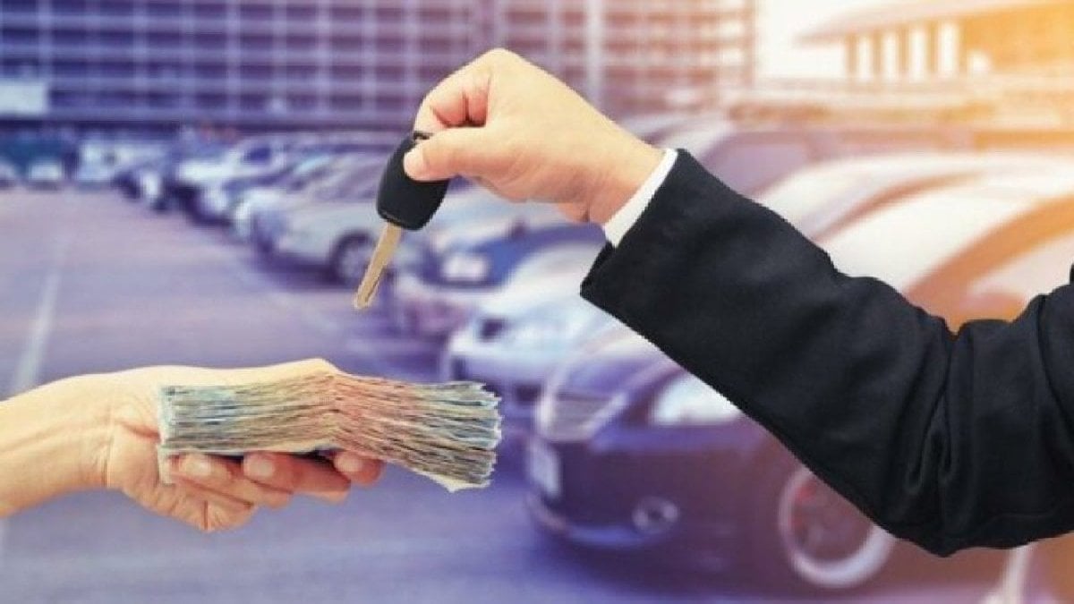 Yeni ÖTV sistemiyle akıllar karıştı! Ünlü otomotivci açıkladı: İçten yanmalıların fiyatı düştü