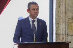 Özel, Anıtkabir’i ziyaret etti