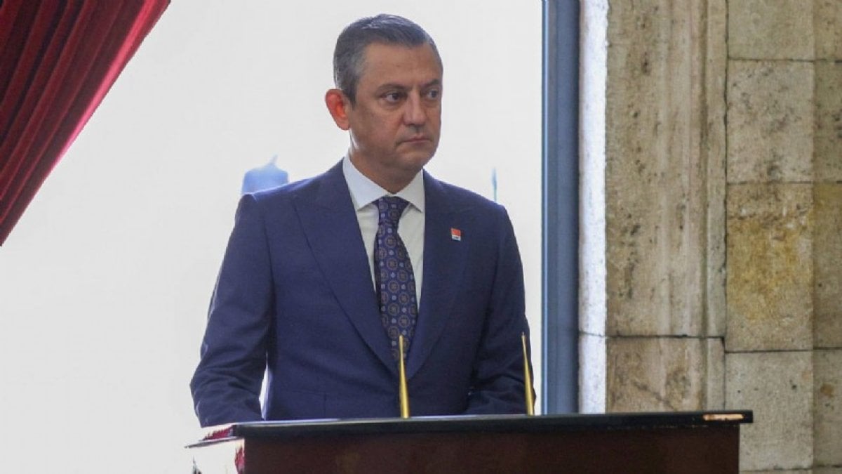 Özel, Anıtkabir’i ziyaret etti