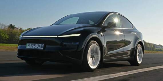 Tesla’dan bir iyi, bir kötü haber! Model Y fiyatları açıklandı: Standart modele dev zam, uzun menzile indirim şoku!