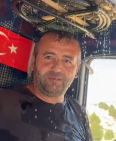 Klimasız kamyonda akıl almaz serinleme yöntemi! Tepeden koltuğa şarıl şarıl akıyor: Şoförden viral çözüm!