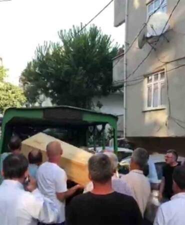 Sancaktepe’de feci olay: Tartıştığı anne ve babasını bıçaklayarak öldürdü