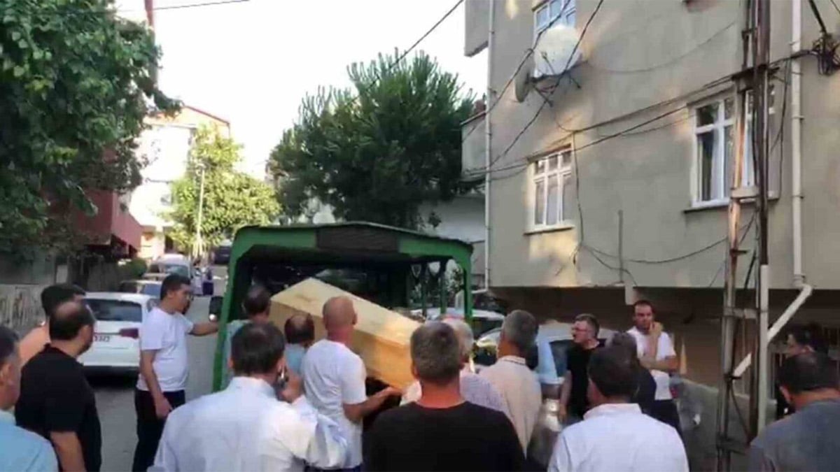 Sancaktepe’de feci olay: Tartıştığı anne ve babasını bıçaklayarak öldürdü