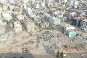 Depremde yıkılan Zümrüt Apartmanı için 5 kamu görevlisi hakkında soruşturma izni