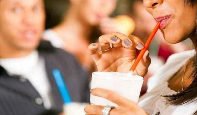 Bu alışkanlıklarınızı hızla bırakın! Uzmanından uyarı: Kırışıklık ve ince çizgilerin oluşmasına neden oluyor