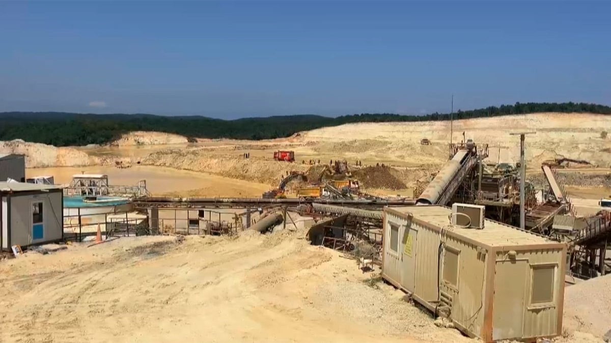 Çatalca’da kum ocağında göçük: Kepçe operatörünün cansız bedenine 6 saat sonra ulaşıldı