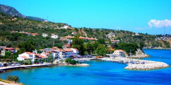Çeşme’ye alternatif arayanlara müjde: İzmir’in gizli cenneti keşfedildi, uygun fiyatla tatil keyfi!