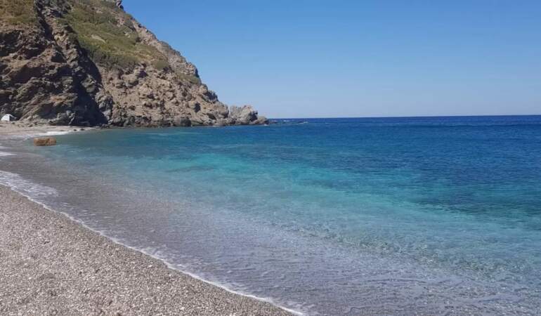 Çeşme’ye elveda! İzmir’in gizli cenneti Gönsüz Koyu keşfedildi: Telefon bile çekmiyor, tam kafa dinlemece!
