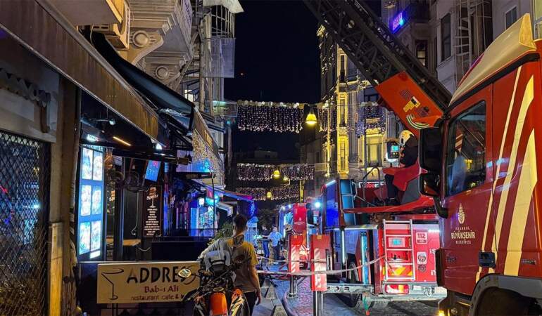 Beyoğlu’nda eğlence mekanında yangın paniği