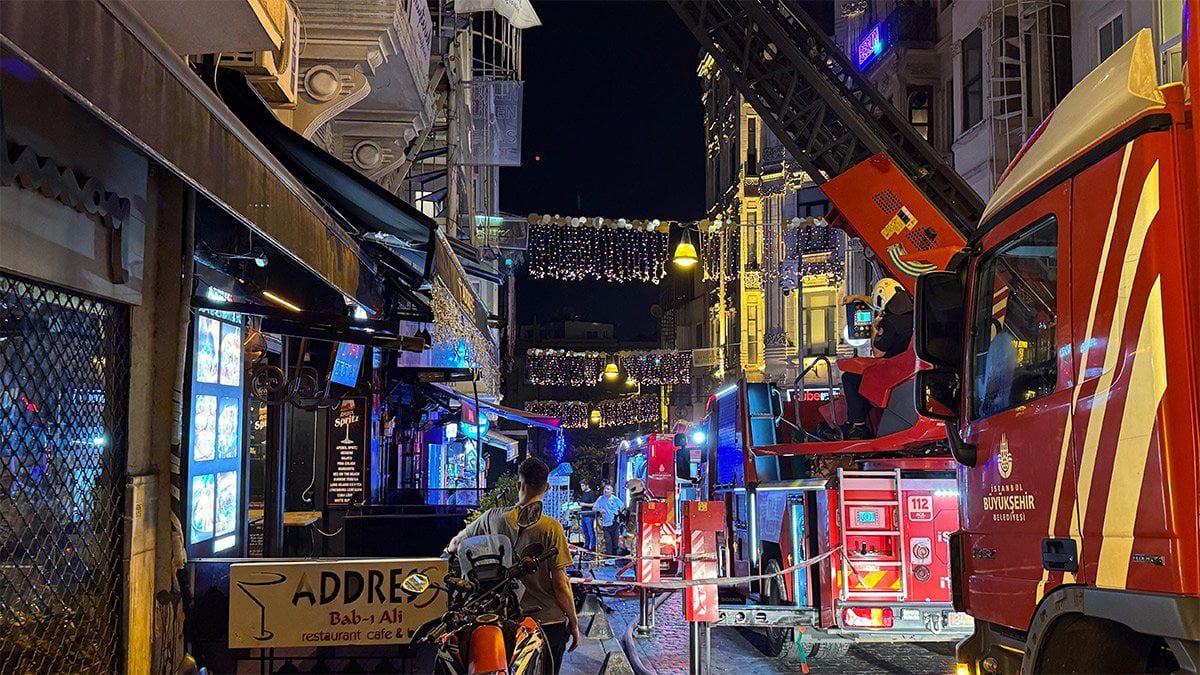 Beyoğlu’nda eğlence mekanında yangın paniği
