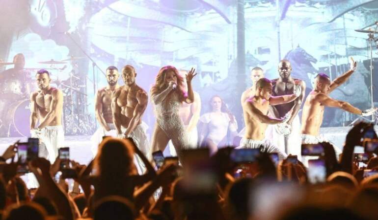 Jennifer Lopez fotoğraf skandalı büyüyor! Bir fotoğraf için 1milyon TL ödendi iddiasına Seda Bakan’dan yanıt geldi