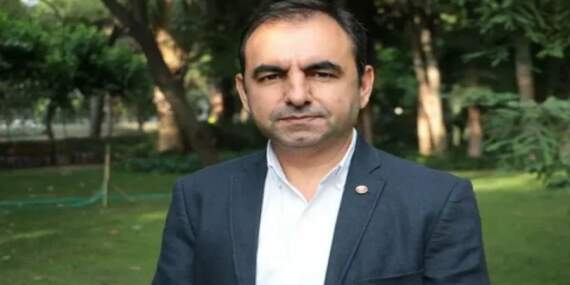 Gazeteci Ercüment Akdeniz hakim karşısında: ‘Örgüt üyeliği’ suçlamasıyla yargılanıyor, iddianame hata dolu