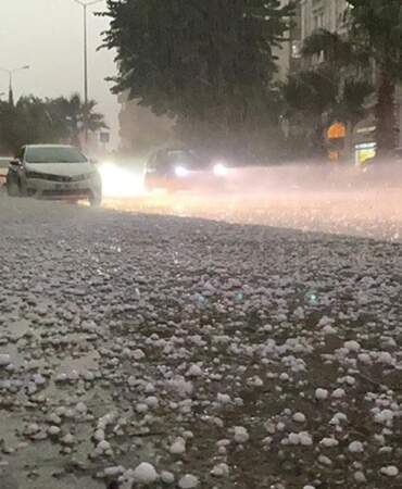 Hafta sonu hava değişiyor: Önce dolu, sonra yağmur geliyor