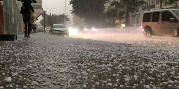 Hafta sonu hava değişiyor: Önce dolu, sonra yağmur geliyor