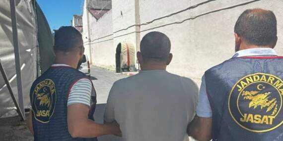 41 Yıl Hapis Cezasıyla Aranıyordu: Kızının Evinde Yakalandı