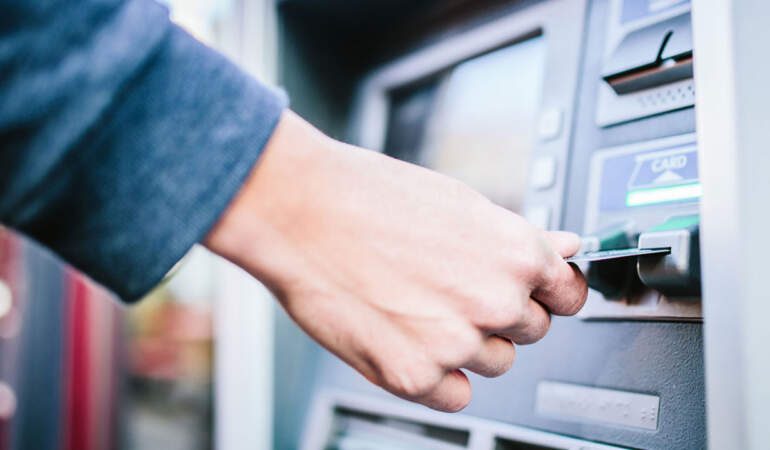 ATM’lerde Büyük Açık! Öğrenen Koşa Koşa Gitti, Limitsiz Para Çekti