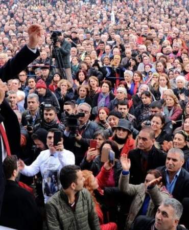 Adana’da Dolmuşçulardan Zeydan Karalar Kararı: Mitinge Gidenlerden Ücret Alınmayacak