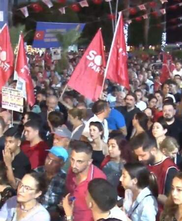 Adana’da Zeydan Karalar Protestosu: Vatandaşlar Belediye Önüne Akın Etti