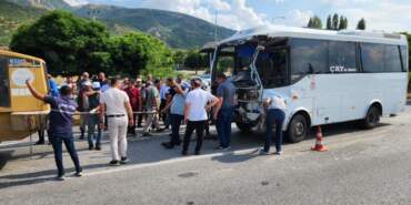 Kavşakta Feci Çarpışma: Çok Sayıda Yaralı Var!