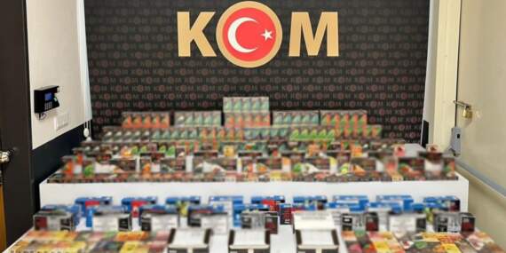 Afyonkarahisar’da Polisten Kaçak Makaron ve Tütün Operasyonu