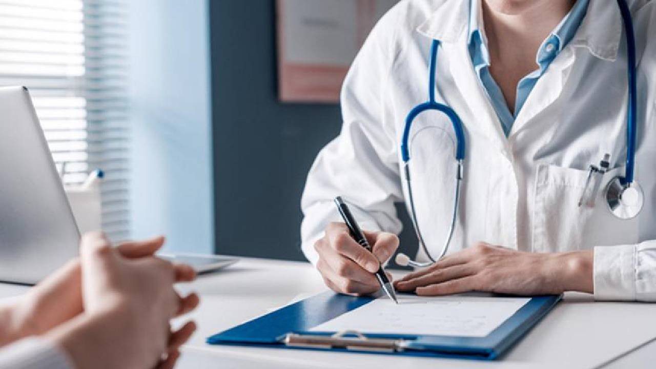 Aile Hekimliğinde Yeni Dönem: 1 Yıl Süre Verildi! Maaşlarda Kesinti Yapılacak