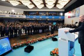 Milletvekilleri Dayanamadı: AKP’de Cumhurbaşkanı Erdoğan’ı ‘Ayakta Alkışlama’ Krizi