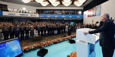 Milletvekilleri Dayanamadı: AKP’de Cumhurbaşkanı Erdoğan’ı ‘Ayakta Alkışlama’ Krizi