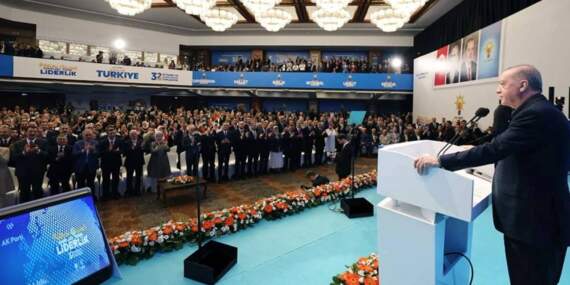 Milletvekilleri Dayanamadı: AKP’de Cumhurbaşkanı Erdoğan’ı ‘Ayakta Alkışlama’ Krizi