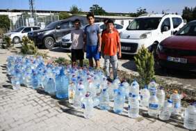 Alevlerin Minik Kahramanları! Hatay’da Konteyner Kentteki Çocuklardan Yangına Anlamlı Destek