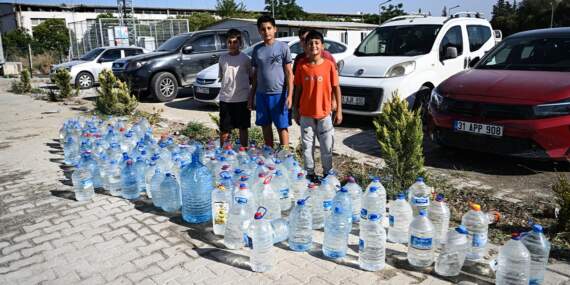 Alevlerin Minik Kahramanları! Hatay’da Konteyner Kentteki Çocuklardan Yangına Anlamlı Destek