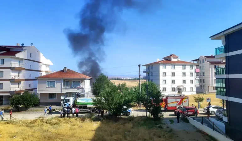 Akyurt’taki Garaj Yangını Aracı Kül Etti