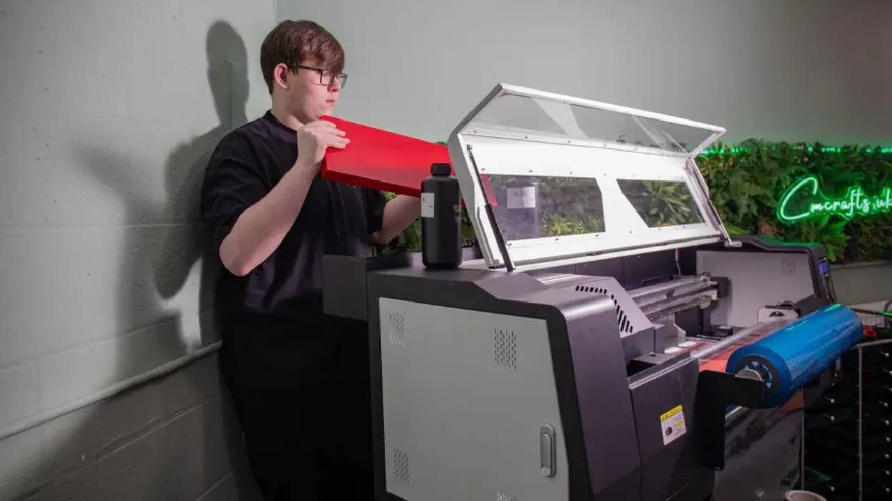 Annesinin Hediyesiyle Zengin Oldu: 17 Yaşında Ayda 800 Bin TL Kazanıyor, Paraya Para Demiyor