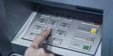 ATM’den Para Çekenler Dikkat: Yanlışlıkla Bu Tuşa Basınca Hesaptaki Para Sıfırlanıyor