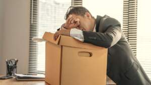 Banka Devi İşten Çıkarmaya Müdürlerden Başladı: Yüzlercesini Kapının Önüne Koydu, Gerekçesi Şaşırttı