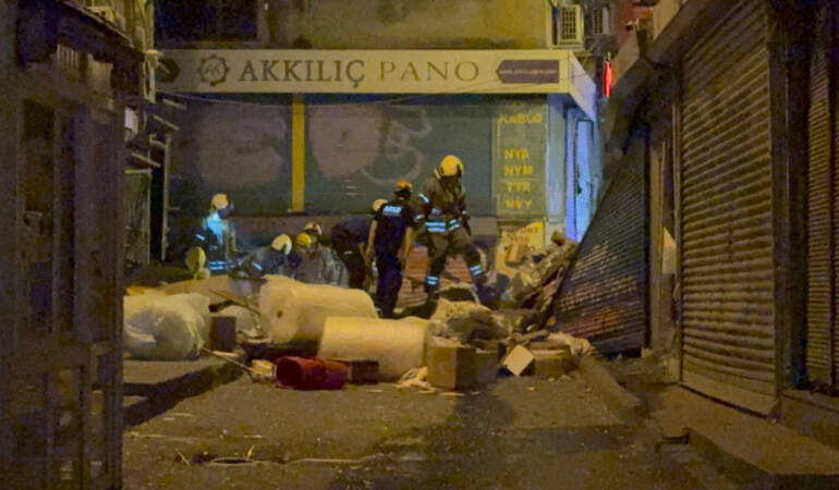 Beyoğlu’nda Korkutan Patlama! Bir Bina Çöktü: Ekipler Sevk Edildi