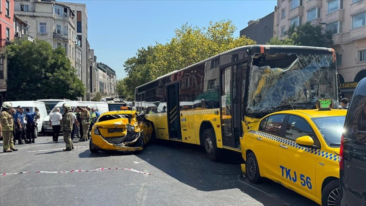 Beyoğlu’ndaki Zincirleme Kazada Flaş Gelişme: İETT Şoförü Gözaltına Alındı