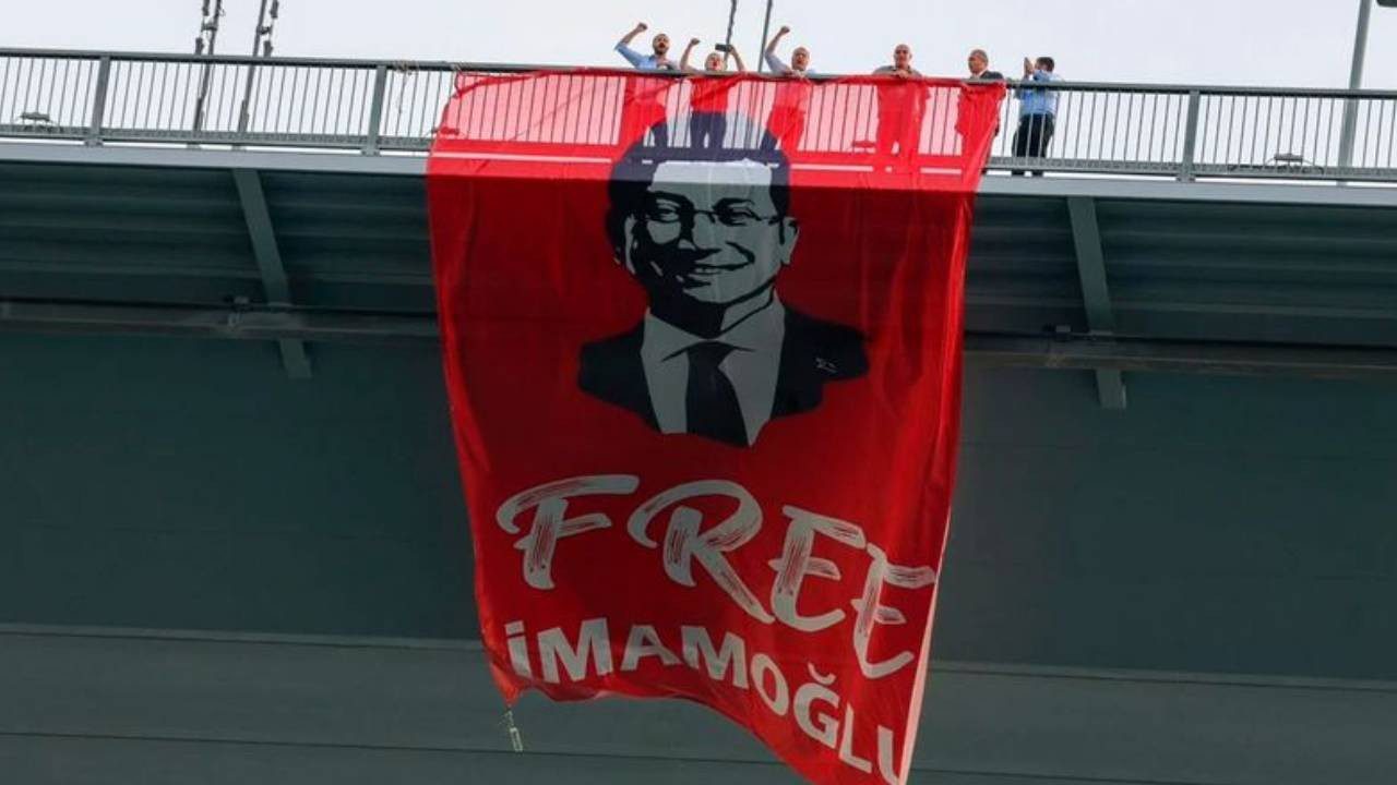 Boğaziçi Köprüsü’ne ‘İmamoğlu’na Özgürlük’ Pankartı Asan Vekillere Fezleke